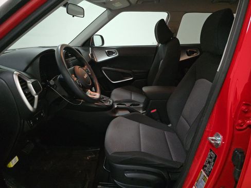 Used 2022 Kia Soul LX image 8