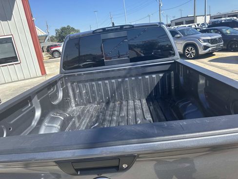 Used 2024 Nissan Titan SV w/ SV Convenience Package image 8