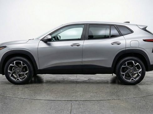 Used 2025 Chevrolet Trax LT image 4