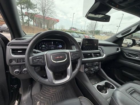 Used 2024 GMC Yukon XL SLT w/ SLT Luxury Package image 10