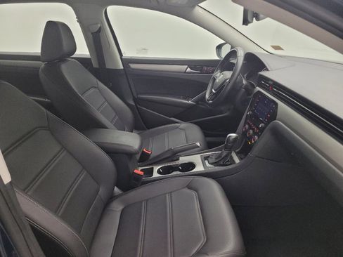 Used 2022 Volkswagen Passat 2.0T SE FWD image 21