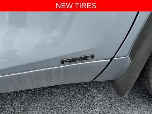 Used 2024 Toyota Highlander XLE AWD/4WD image 12