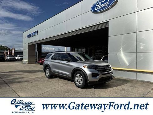Certified 2022 Ford Explorer XLT w/ Class IV Trailer Tow Package RWD image 1