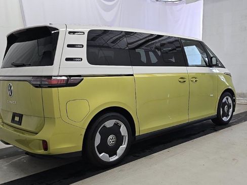 Used 2025 Volkswagen ID. Buzz Pro S Plus RWD image 9