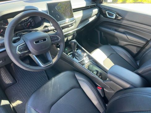 Used 2025 Jeep Compass Latitude w/ Convenience Group image 11