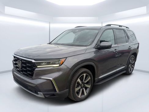 Used 2023 Honda Pilot Touring image 6