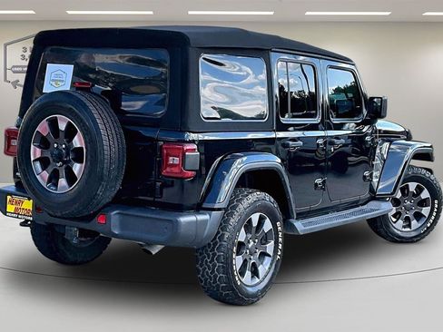 Used 2018 Jeep Wrangler Unlimited Sahara AWD/4WD image 6