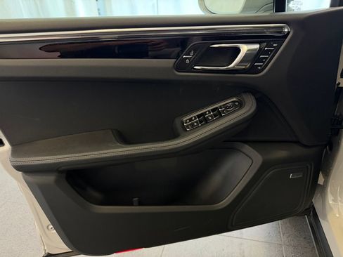 Certified 2026 Porsche Macan AWD/4WD image 15