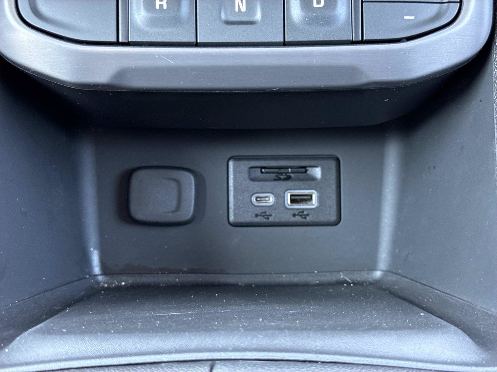 Used 2023 GMC Acadia AT4 w/ Technology Package AWD/4WD image 12