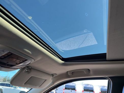 Used 2012 Jeep Grand Cherokee Overland image 16