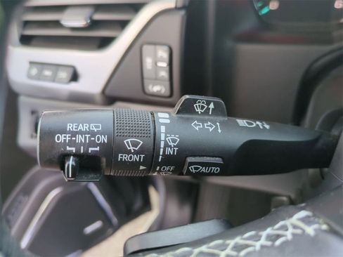 Used 2020 Chevrolet Suburban Premier image 26