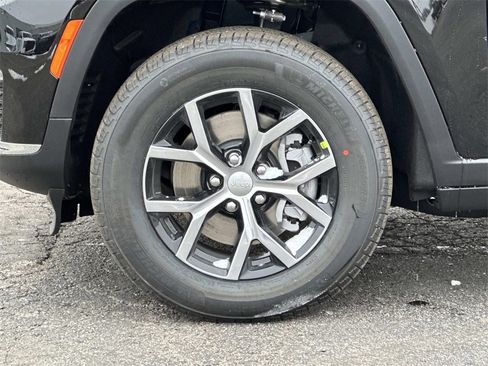 New 2025 Jeep Grand Cherokee L Limited image 8