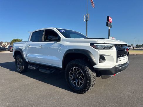 Used 2026 Chevrolet Colorado ZR2 w/ Technology Package AWD/4WD image 8