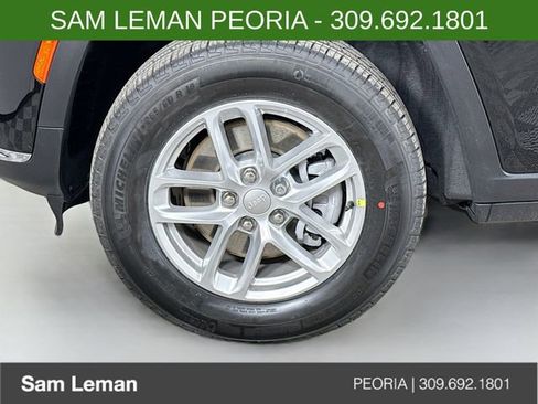 New 2025 Jeep Grand Cherokee L Laredo image 31