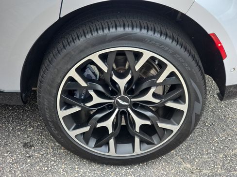 Used 2021 Aston Martin DBX AWD/4WD image 34