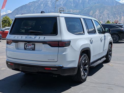 Used 2024 Jeep Wagoneer Series III AWD/4WD image 3
