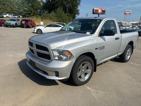 Used 2015 RAM 1500 Express AWD/4WD image 3