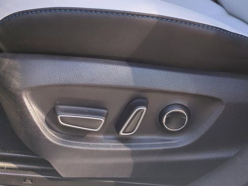 Used 2018 Toyota Prius Four Touring w/ Appearance Package image 18