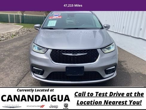 Used 2021 Chrysler Pacifica Touring-L image 2