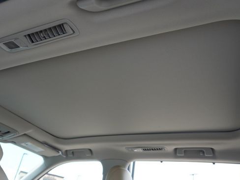Used 2024 Toyota Highlander Platinum FWD image 33