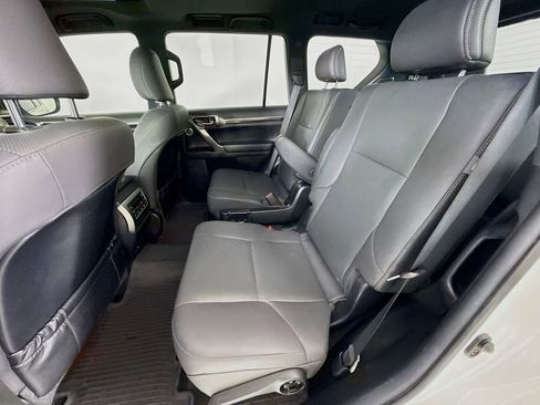 Used 2022 Lexus GX 460 Premium w/ Accessory Package image 29