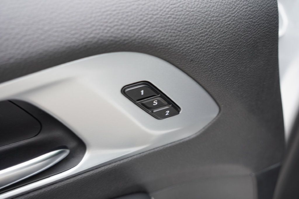 Certified 2026 Chrysler Pacifica Limited FWD image 25
