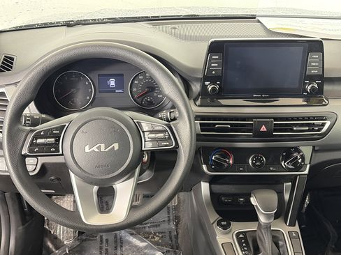 Certified 2023 Kia Seltos LX image 9