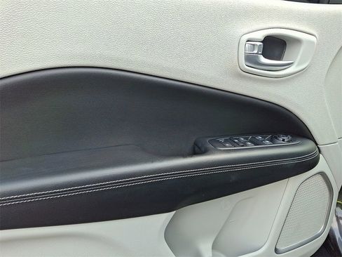 Used 2021 Jeep Compass Latitude w/ Driver Assistance Group image 12