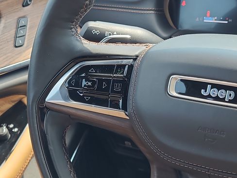 Used 2023 Jeep Grand Cherokee Summit w/ Luxury Tech Group V AWD/4WD image 14