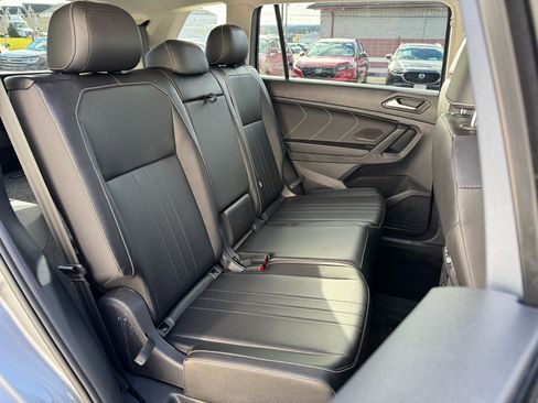 Used 2023 Volkswagen Tiguan SE image 33
