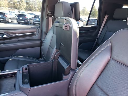 Used 2021 GMC Yukon Denali w/ Denali Premium Package image 27