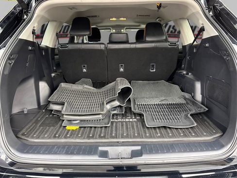 Used 2024 Toyota Highlander XLE image 11