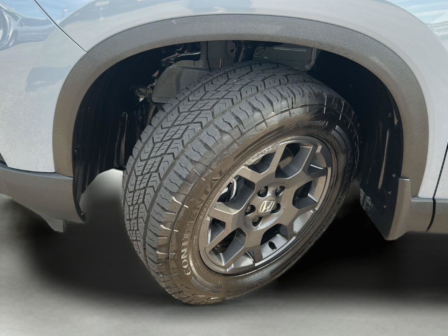 Used 2025 Honda Pilot TrailSport image 32