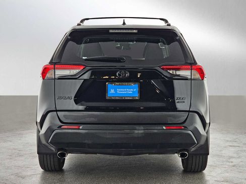 Used 2022 Toyota RAV4 XLE Premium image 8