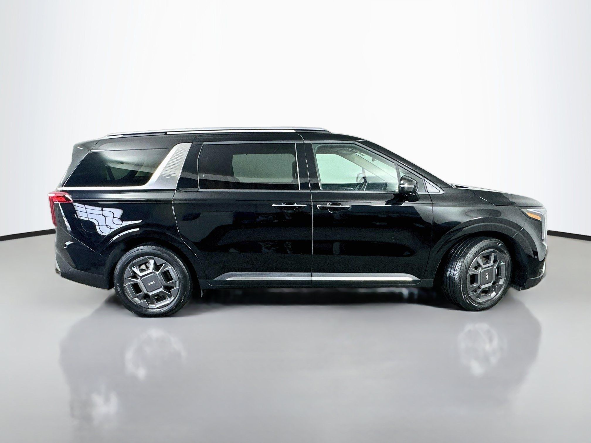 Certified 2026 Kia Carnival SX FWD image 8