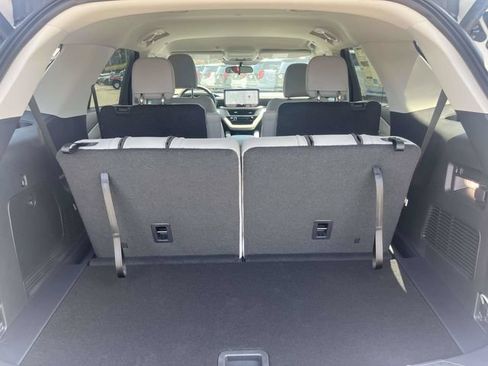 New 2026 Ford Explorer Active w/ Active Comfort Package RWD image 8