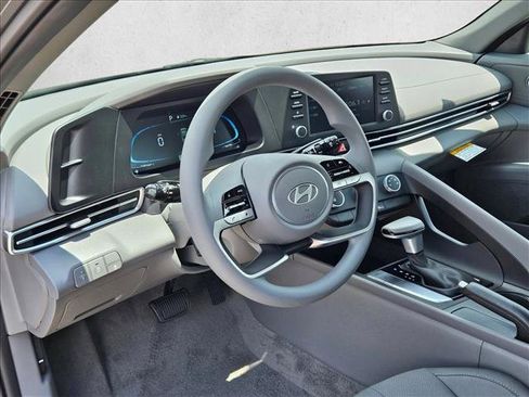 Used 2026 Hyundai Elantra SE FWD image 10