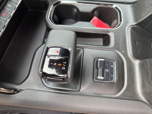 Used 2025 GMC Sierra 1500 AT4 w/ AT4 Premium Package AWD/4WD image 25