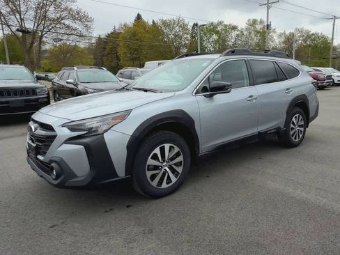 Used 2024 Subaru Outback Premium AWD/4WD image 4