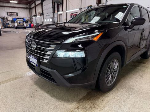 Used 2024 Nissan Rogue S image 28