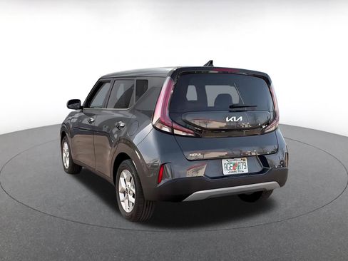 Used 2025 Kia Soul LX w/ LX Technology Package FWD image 11