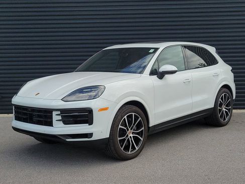 Certified 2025 Porsche Cayenne AWD/4WD image 1