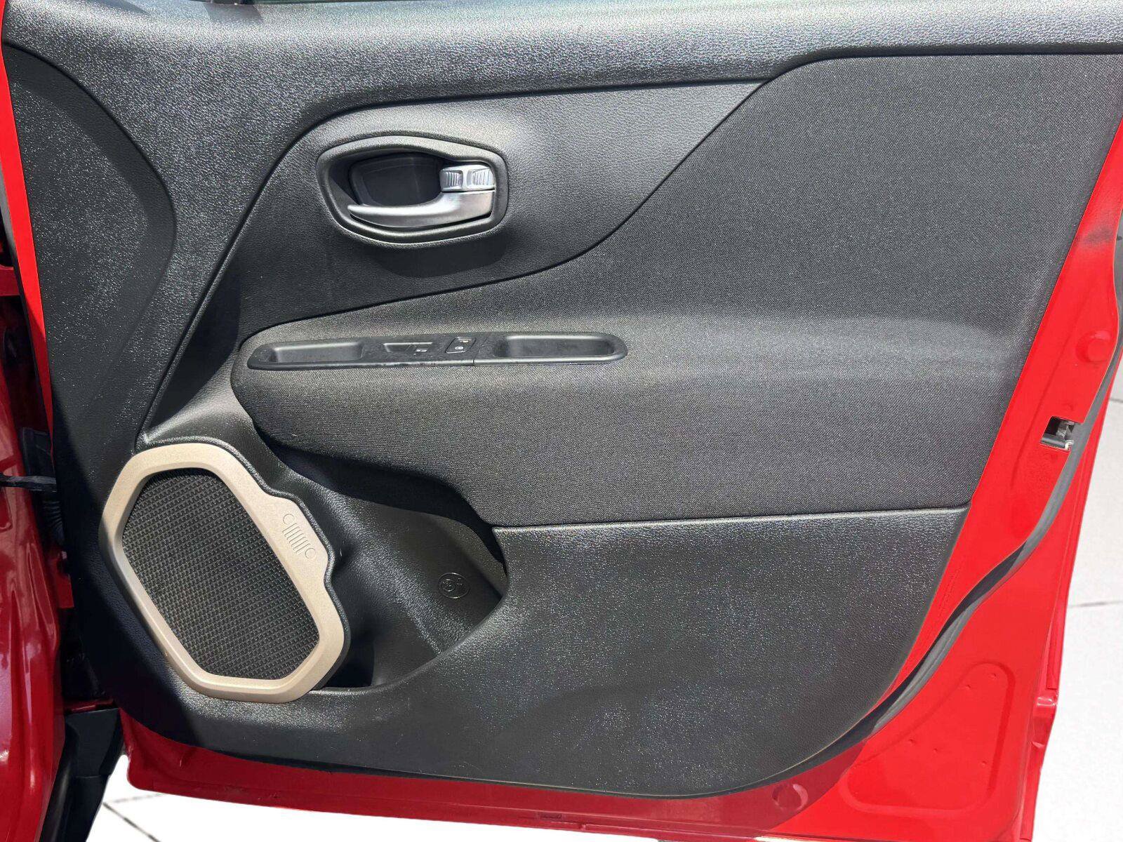 Used 2015 Jeep Renegade Latitude w/ Popular Equipment Group FWD image 50