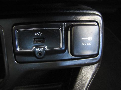 Used 2020 Jeep Renegade Latitude w/ Popular Equipment Group image 36