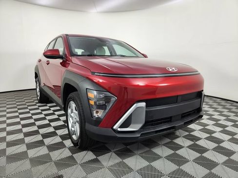 Certified 2025 Hyundai Kona SE AWD/4WD image 7