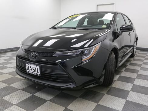 Used 2024 Toyota Corolla LE FWD image 4