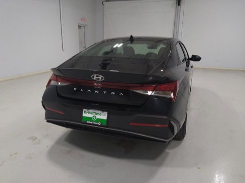 Used 2025 Hyundai Elantra SE FWD image 7