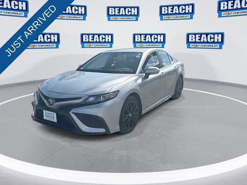 Used 2024 Toyota Camry SE image 4