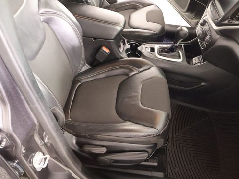 Used 2018 Jeep Cherokee Latitude Plus image 11