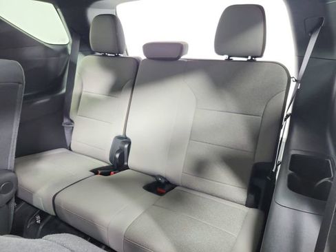 Used 2025 Chevrolet Traverse LT FWD image 38